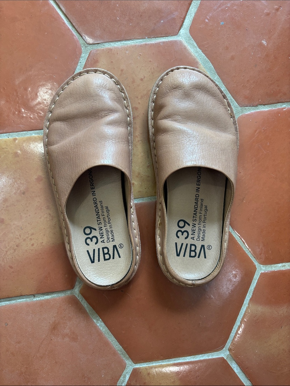 VIBA Leather Slip-On Clogs in Fawn Tan